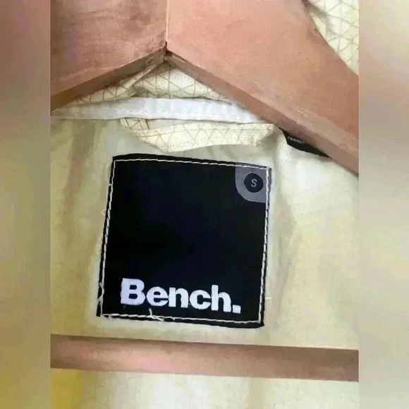 Bench Women’s Yellow Windbreaker Lightweight Camping Hiking Rain Jacket Small - Picture 8 of 13